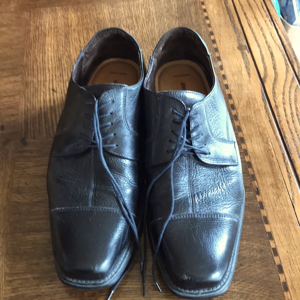 Johnston and Murphy Black Sheepskin Leather Lace up Shoe